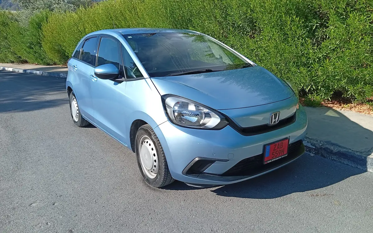 Kiralık Honda Fit Mavi – Kıbrıs araç kiralama