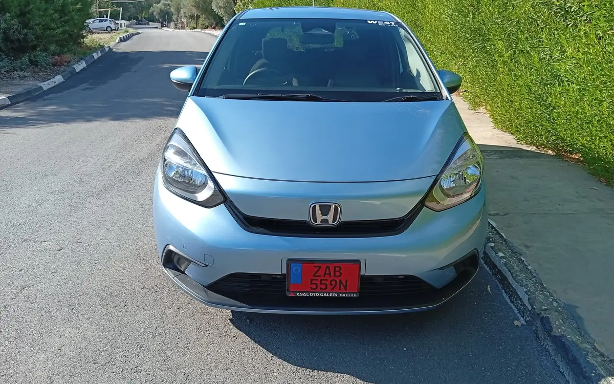 Kiralık Honda Fit Mavi – Kıbrıs araç kiralama (2/7)
