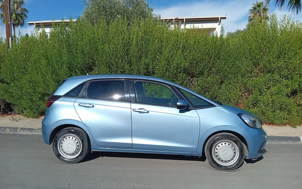 Kiralık Honda Fit Mavi – Kıbrıs araç kiralama (4/7)