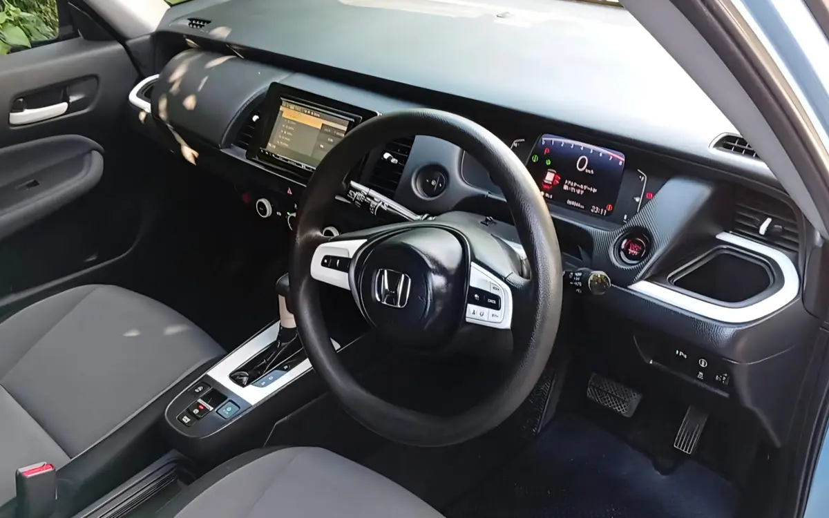 Kiralık Honda Fit Mavi – Kıbrıs araç kiralama (5/7)