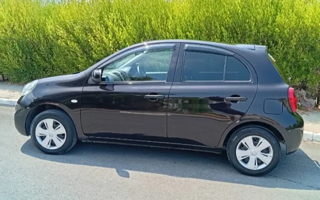 Kiralık Nissan Micra Koyu Mor – Kıbrıs araç kiralama (2/6)