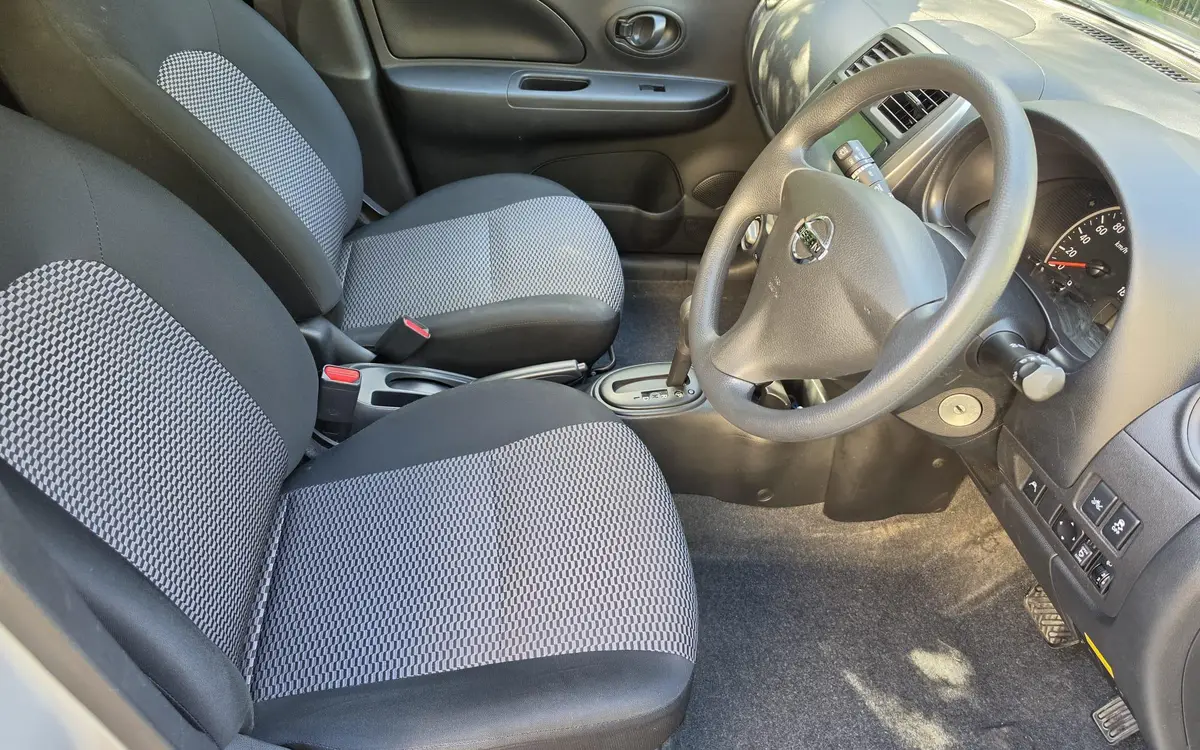 Kiralık Nissan Micra Koyu Mor – Kıbrıs araç kiralama (4/6)
