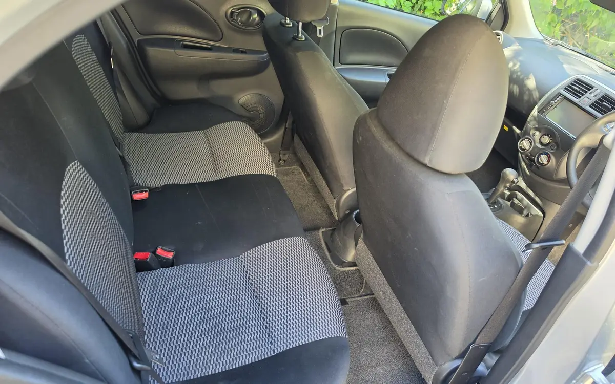 Kiralık Nissan Micra Koyu Mor – Kıbrıs araç kiralama (5/6)