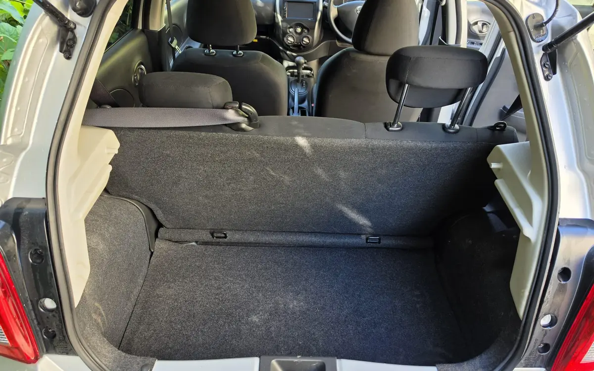 Kiralık Nissan Micra Koyu Mor – Kıbrıs araç kiralama (6/6)