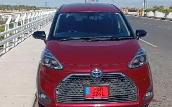 Kiralık Toyota Sienta Bordo – Kıbrıs araç kiralama (2/9)
