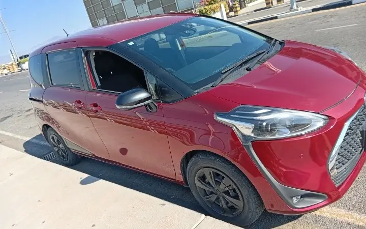 Kiralık Toyota Sienta Bordo – Kıbrıs araç kiralama (3/9)